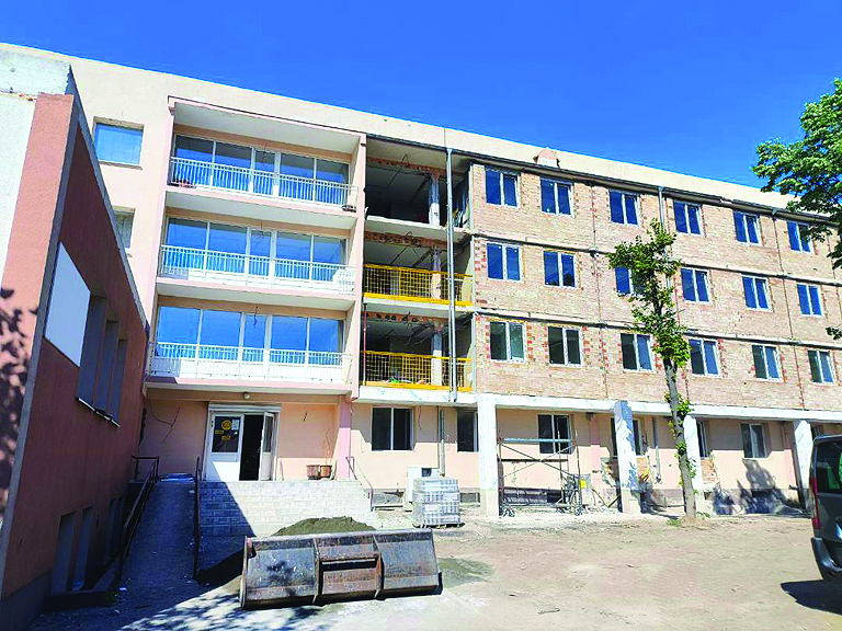 Строи се и допълнителна сграда с гарсониери монтират още 3