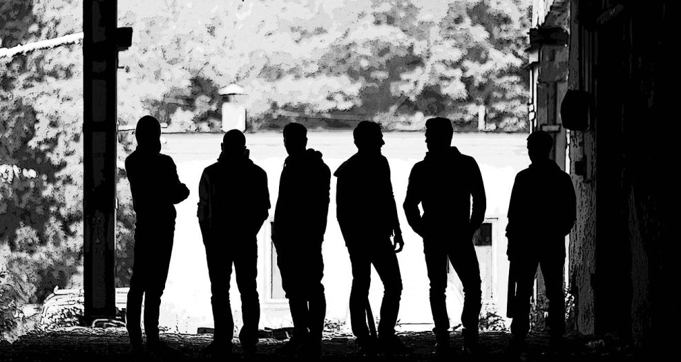 Разпад на семейните и обществени структури дефицит на позитивни ролеви