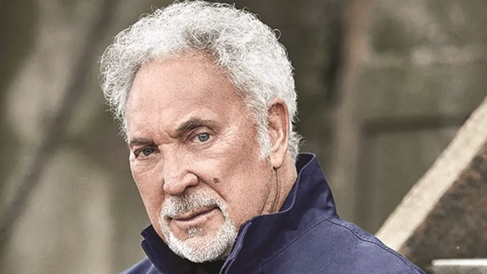 Уелската суперзвезда Том Джоунс навършви вчера 85 години и по