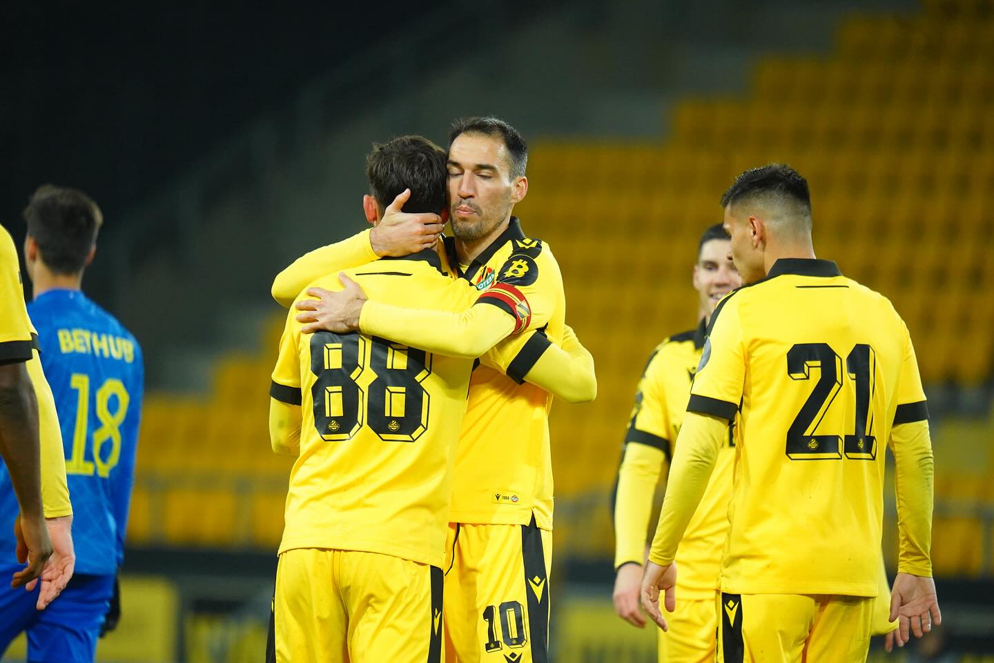 Разпадът в Ботев Пловдив продължава с пълна сила Канарчетата вече