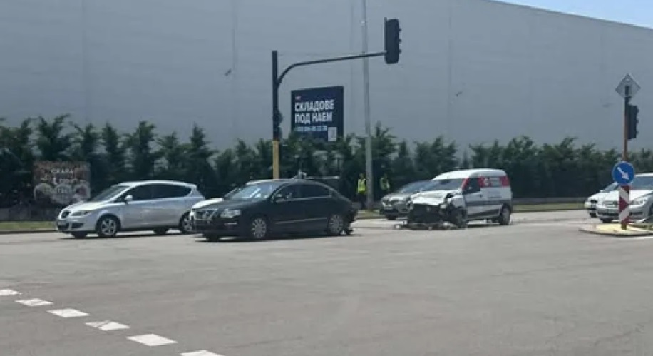 Верижна катастрофа стана днес около 13 ч на столичния бул