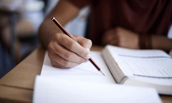 Зрелостниците от цялата страна с нетърпение очакват резултатите от държавните