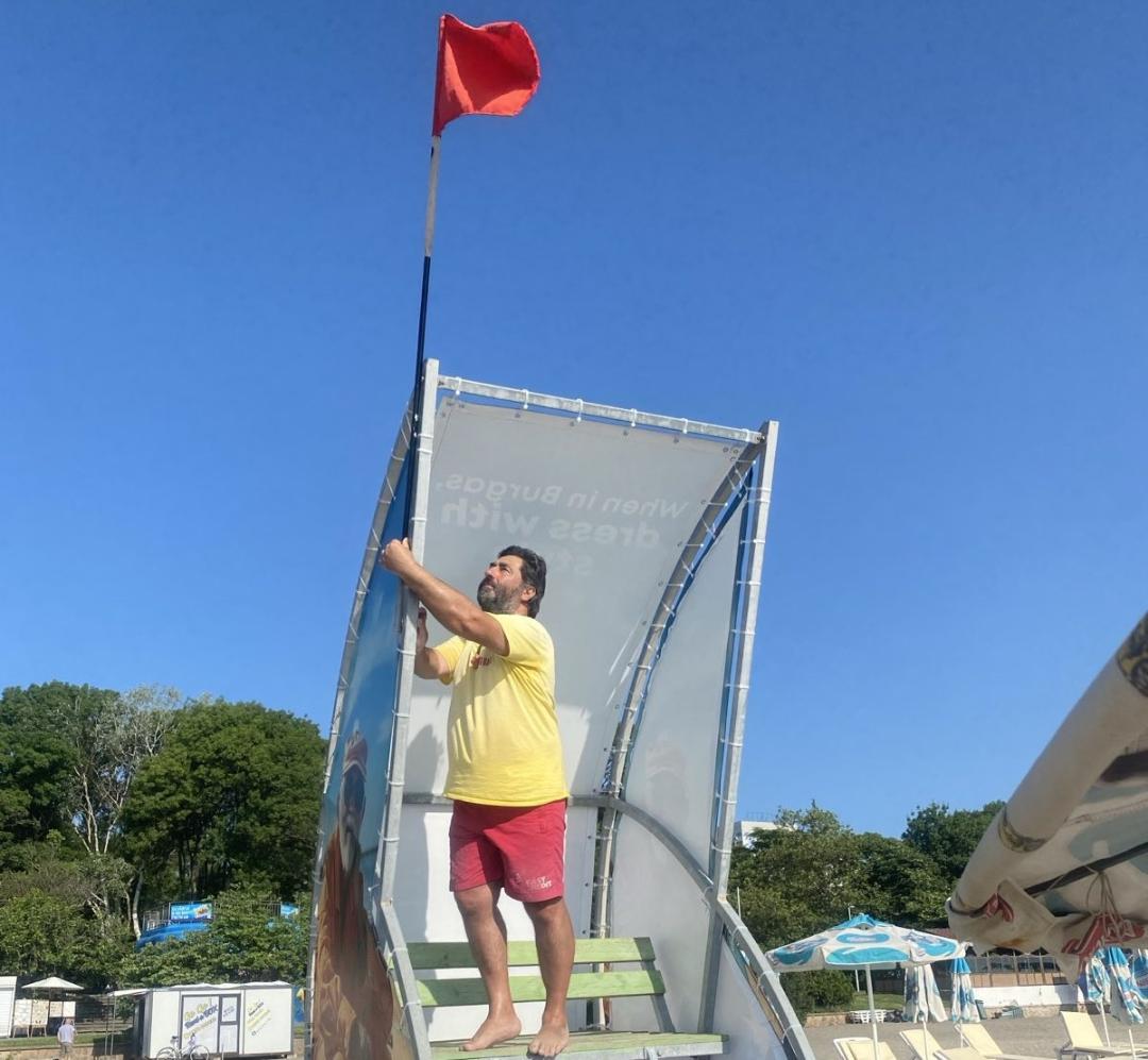 За пръв път този сезон Спасителите издигнаха червени флаговеМъртво вълнение се