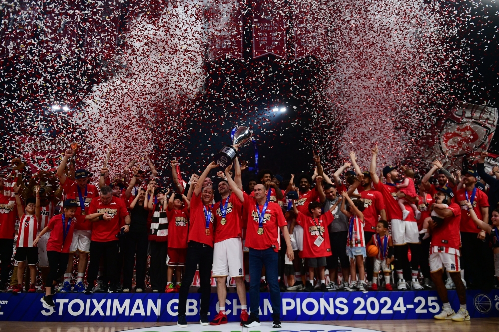 Олимпиакос и Александър Везенков станаха шампиони на Гърция по баскетбол