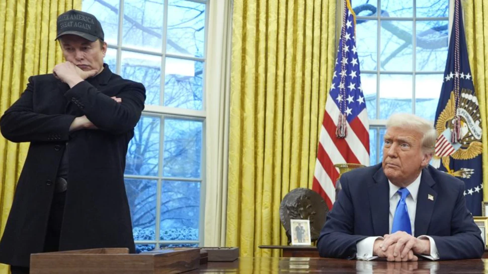 Президентът печели от разпрата с бившия поддръжник и укрепва позициите