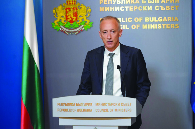 Увеличени са бройките в инженерни специалности Намален е приемът в специалностите