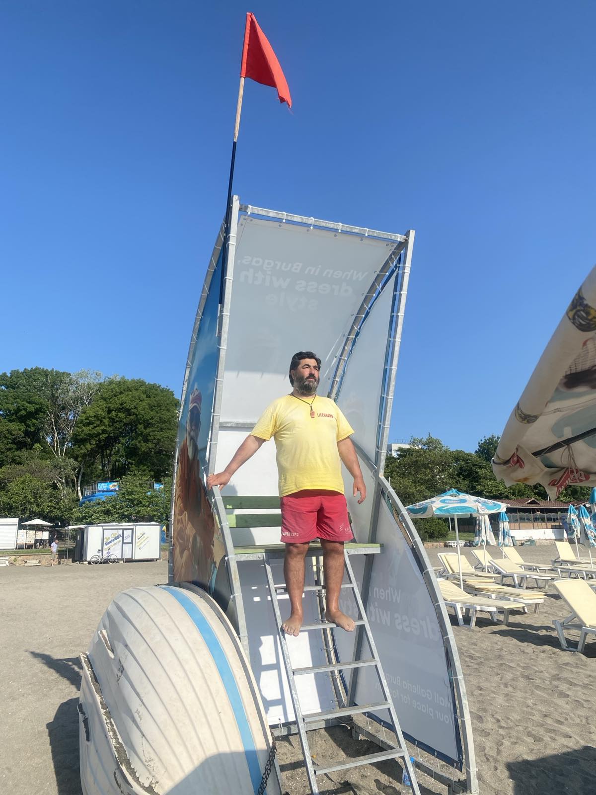 От събота насам мъртво вълнение е сграбчило залива Морето е