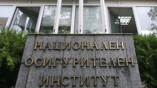 Размерът на средния осигурителен доход за страната през април 2025