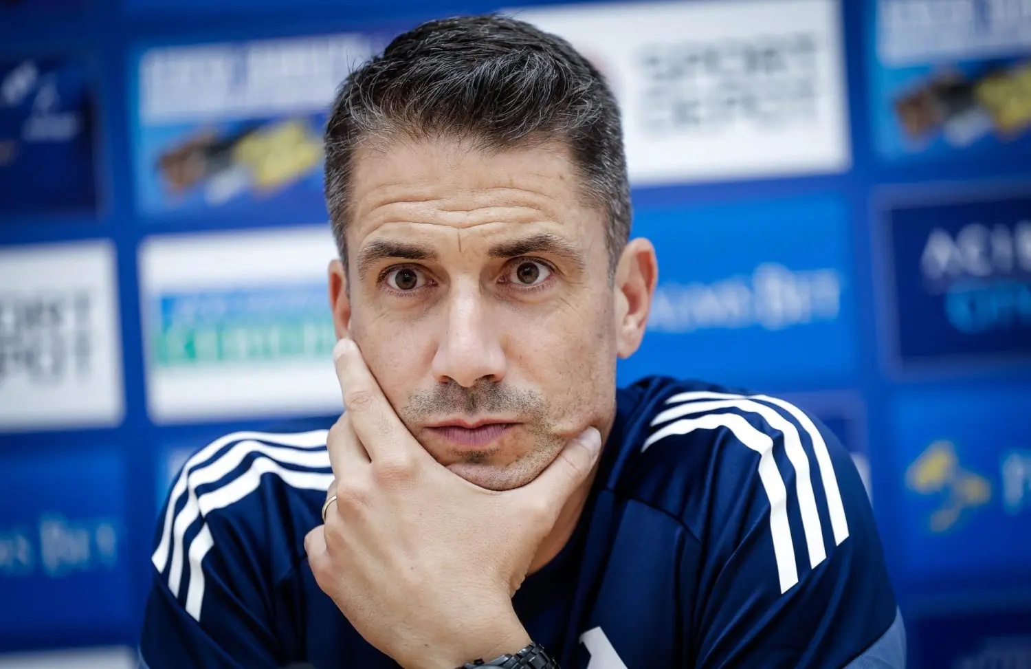 Куп въпроси останаха без отговори на пресконференцията на Хулио Веласкес