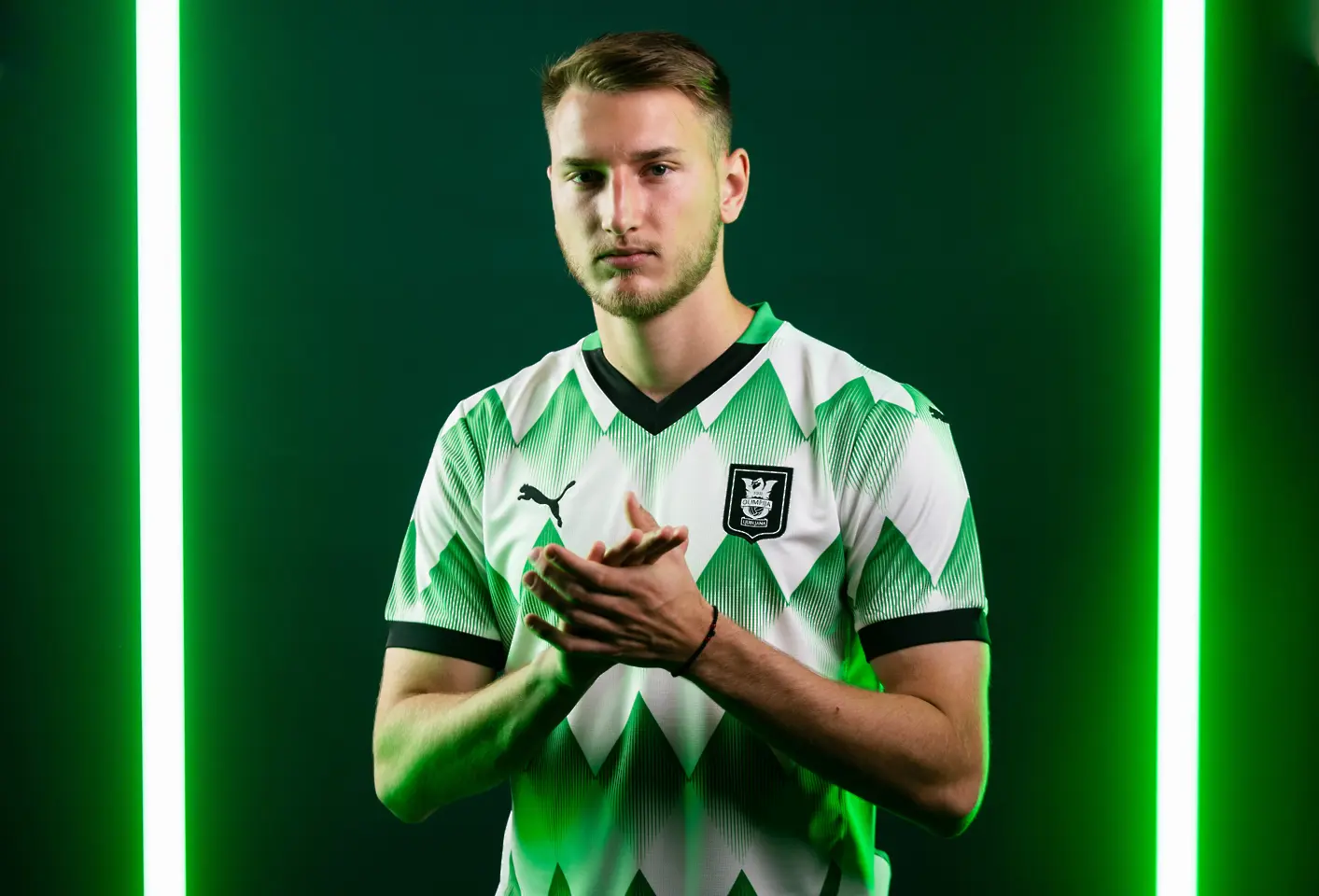 Младежкият национал на България Велко Йеленкович е футболист на Олимпия