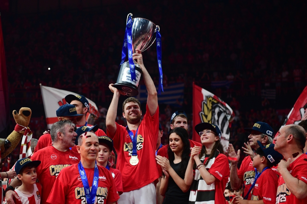 Контузията на Александър Везенков не е тежка и се очаква