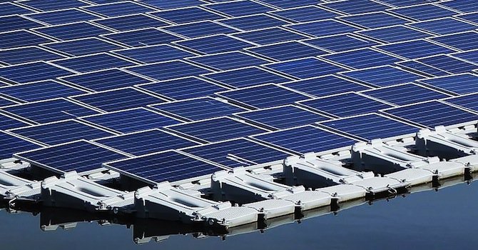 От май властите налагат ограничения върху инсталациите на покривиBloomberg пише