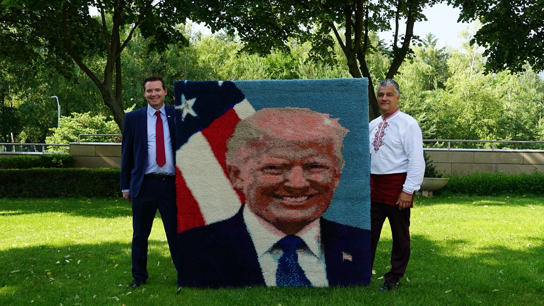 Творбата изработвана 10 месеца вече пътува с дипломатическа поща към