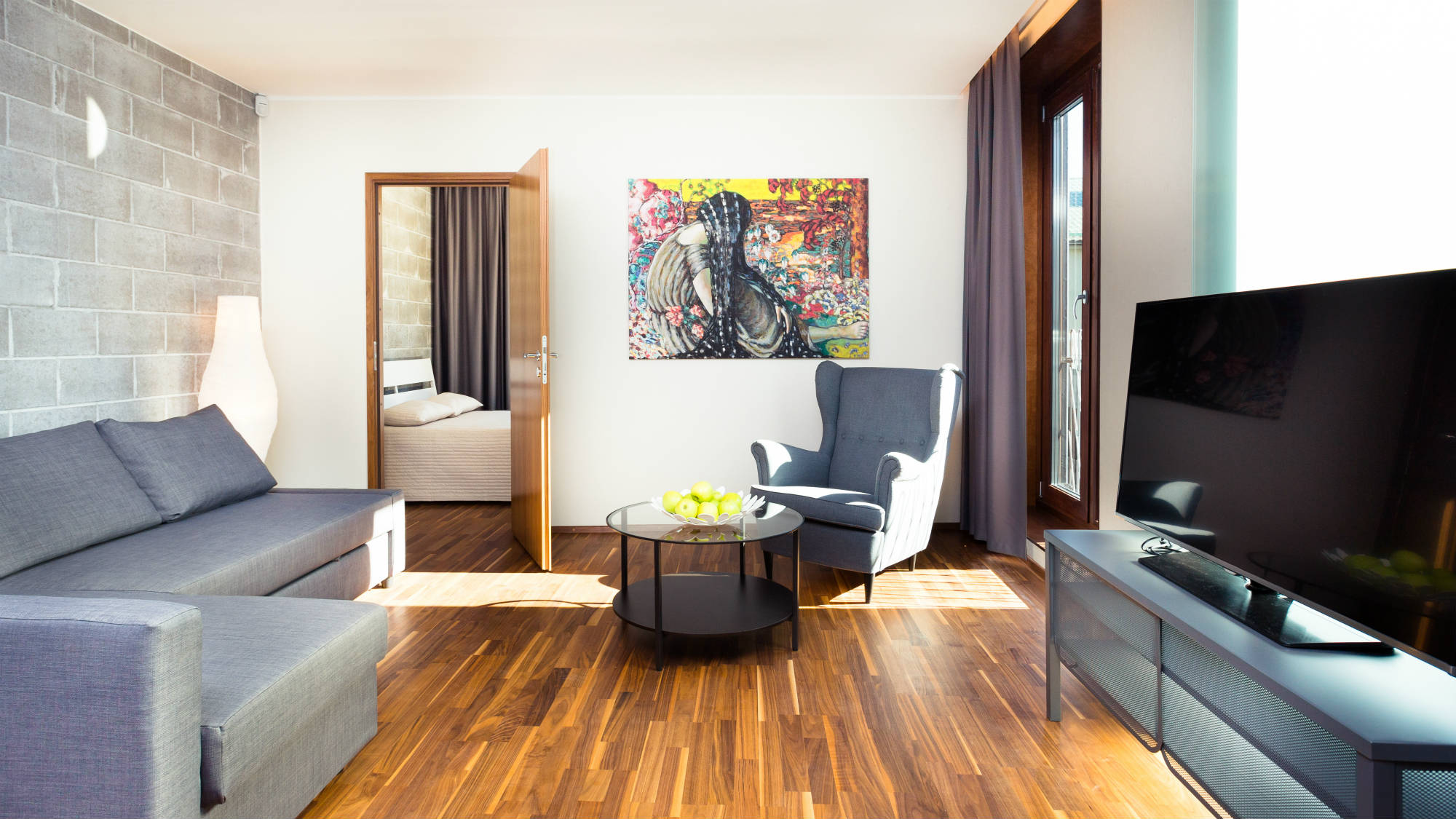 На места надминават 700 евро на месецИскат 560 евро в