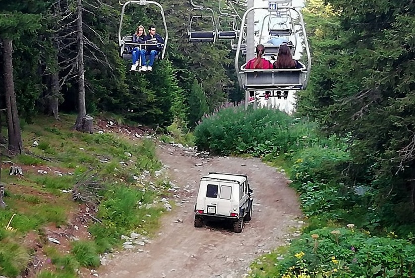 С бариера спират моторния транспорт в РилаЗабранява се движението на