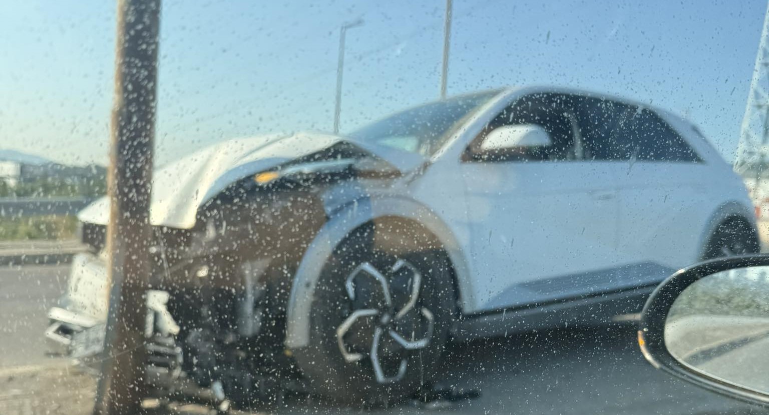 Джип се заби в стълб на Околовръстното шосе в София Инцидентът