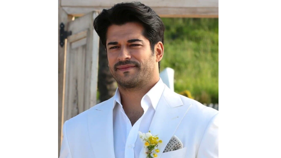 Бурак Йозчивит не само печели сърцата на милиони зрители но