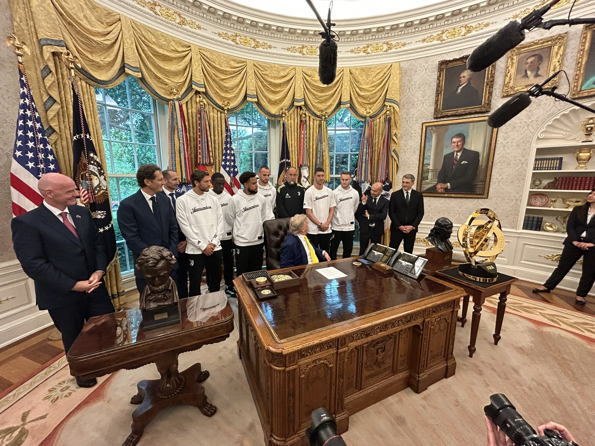 Доналд Тръмп шокира футболистите на Ювентус Президентът на САЩ прие