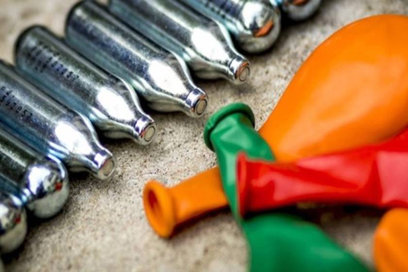 12 кашона всеки от които съдържащ по шест флакона с