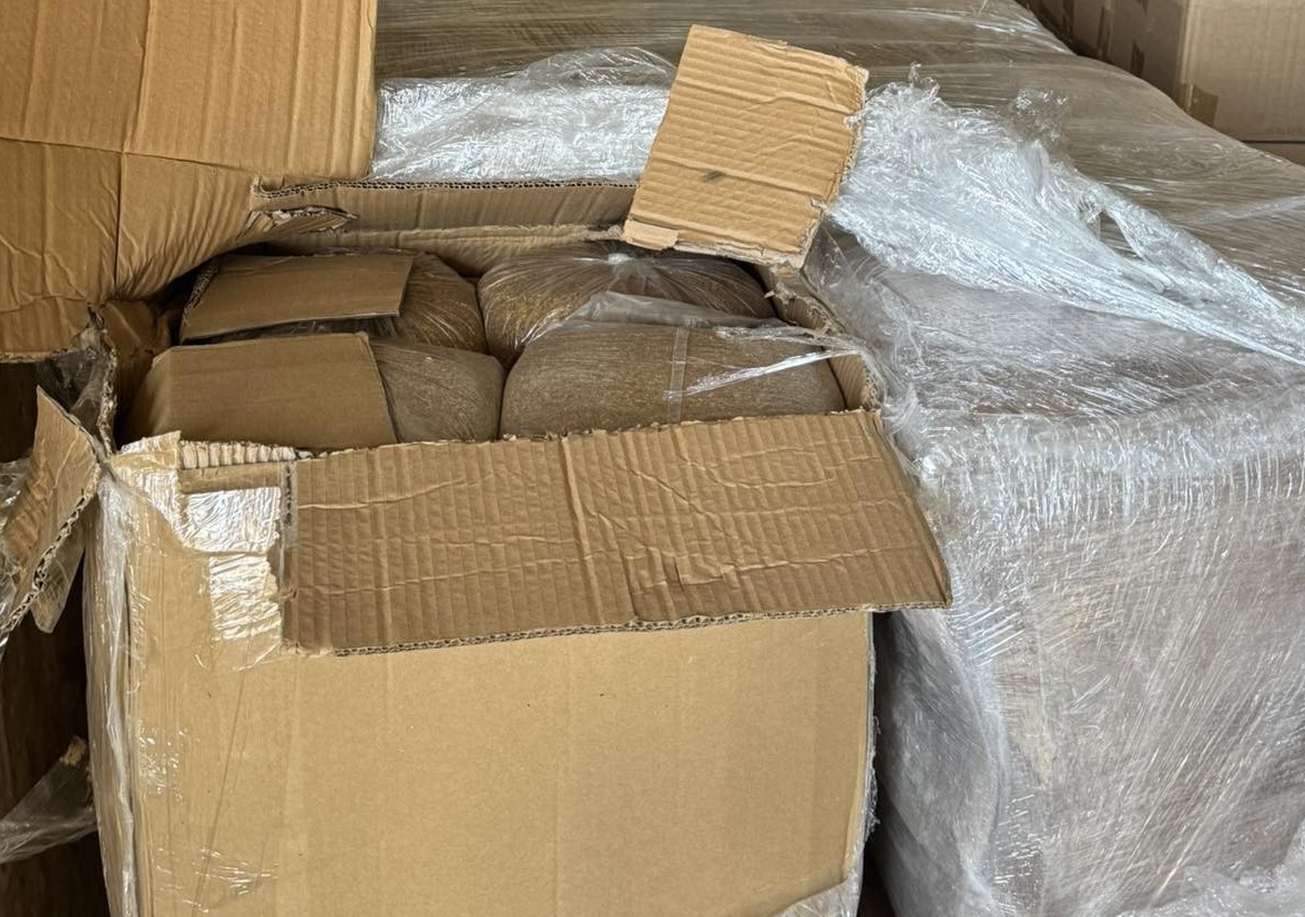 Търсят търговци спазарили стокатаМакедонец в ареста за контрабанда на цигариПолицаи