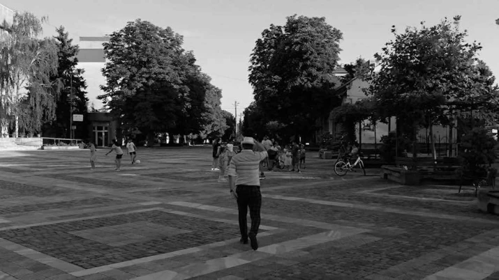 Легендата на българската комедия оживява в късометражен филм
