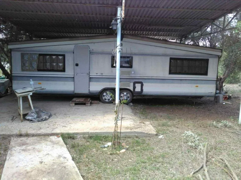 Скъпа 9 метрова каравана бе открадната от частен парцел в Потидея