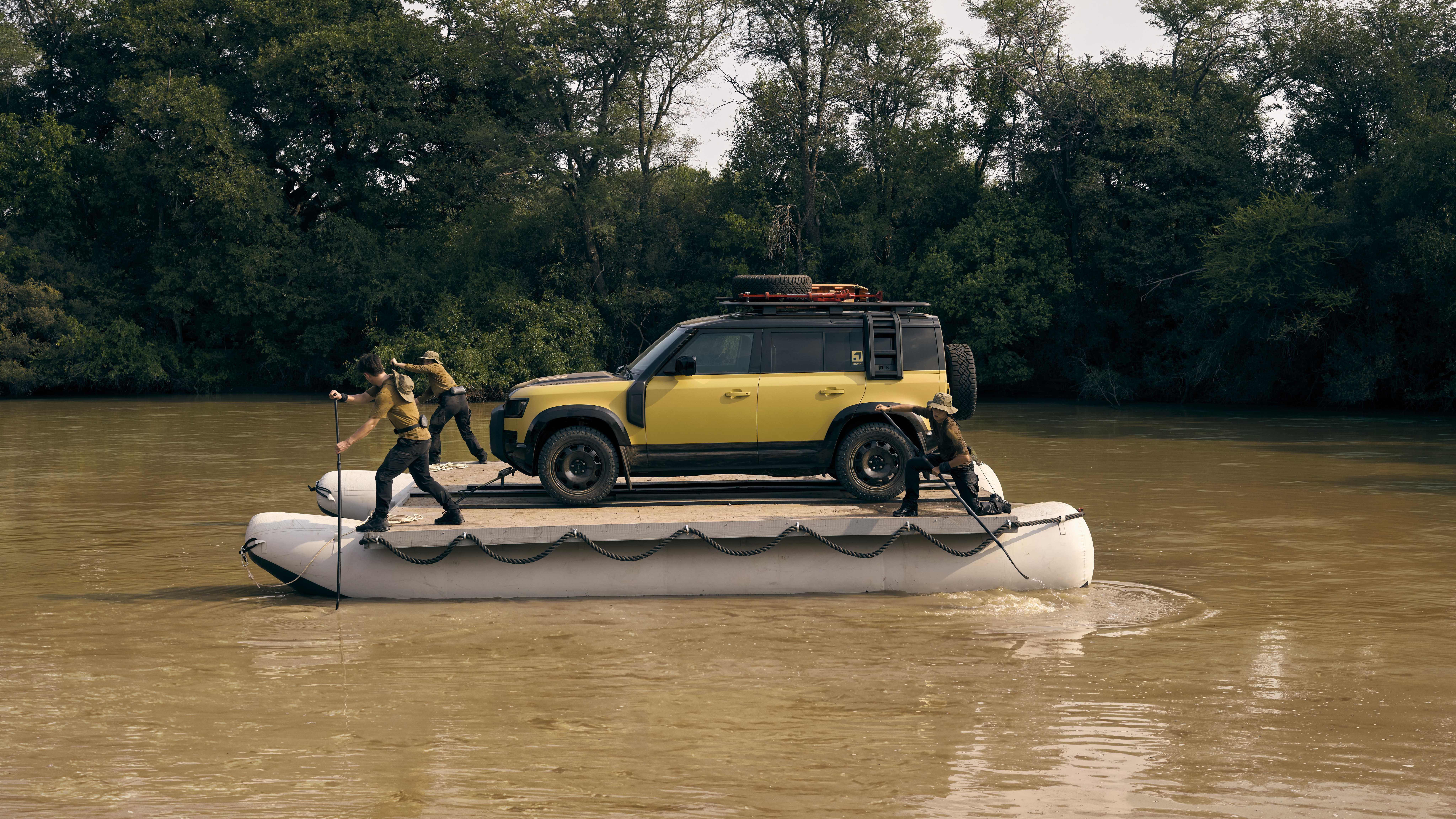 Defender 110 Trophy Edition се впуска в най тежките изпитанияСпециални аксесоари