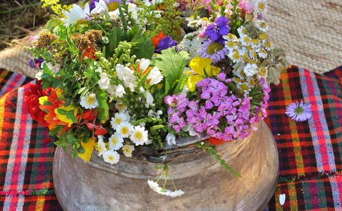 Еньовден е български народен празник който се чества на 24