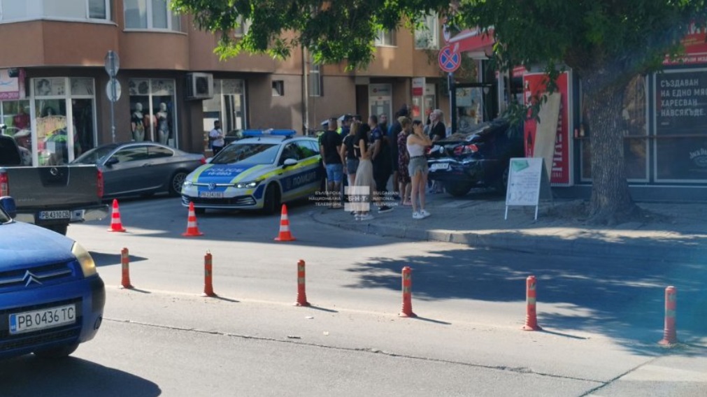 Три жени пострадаха при катастрофа на кръстовището на булевард Пещерско