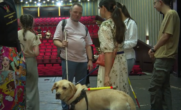 Създадоха първия спектакъл за незрящи с аудиоописание в държавен театър