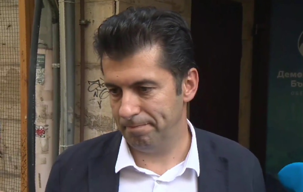 Кирил Петков ще подаде оставка като депутат в понеделник съобщиха