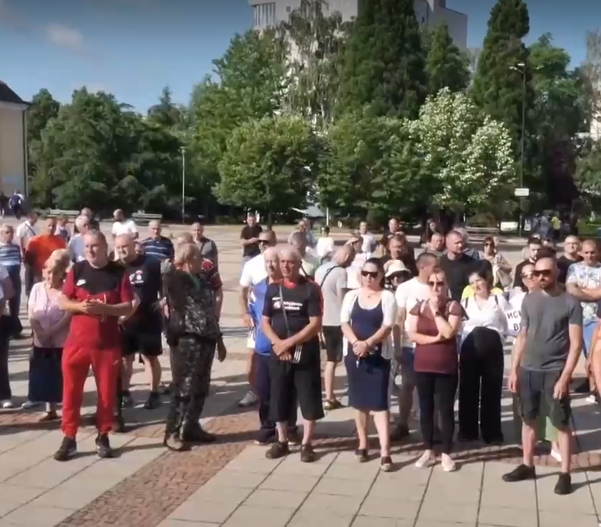 Протест в Дупница Жителите на село Самораново изразиха недоволството си