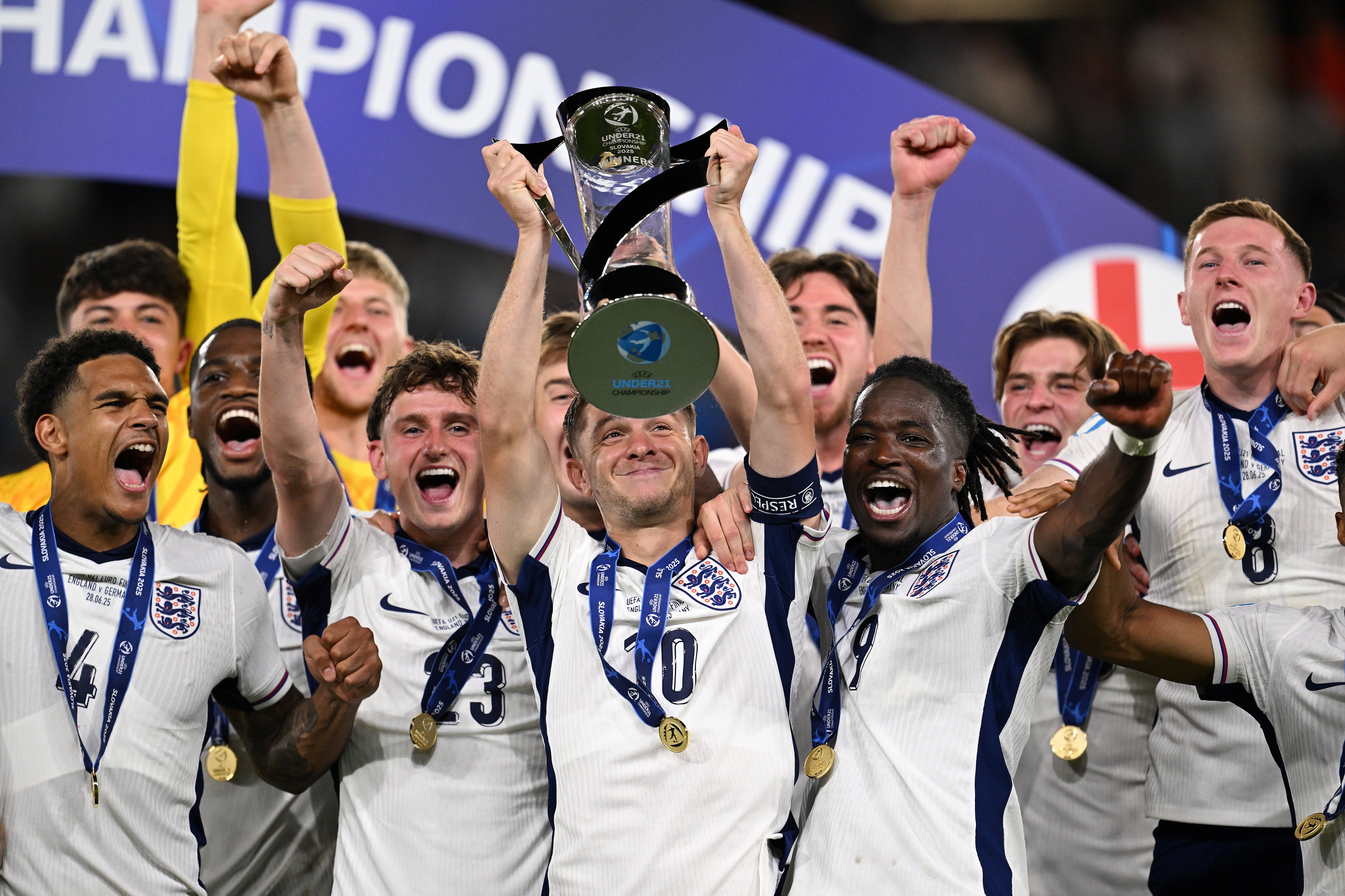 Англия отново се прибира у дома с трофей от Европейско