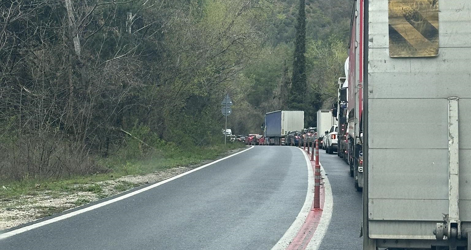 Въвеждат нови мерки за движението в Кресна за летния сезон По