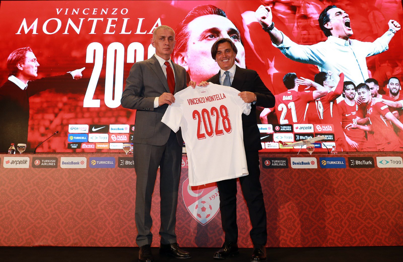 Селекционерът на турския национален отбор по футбол Винченцо Монтела удължи