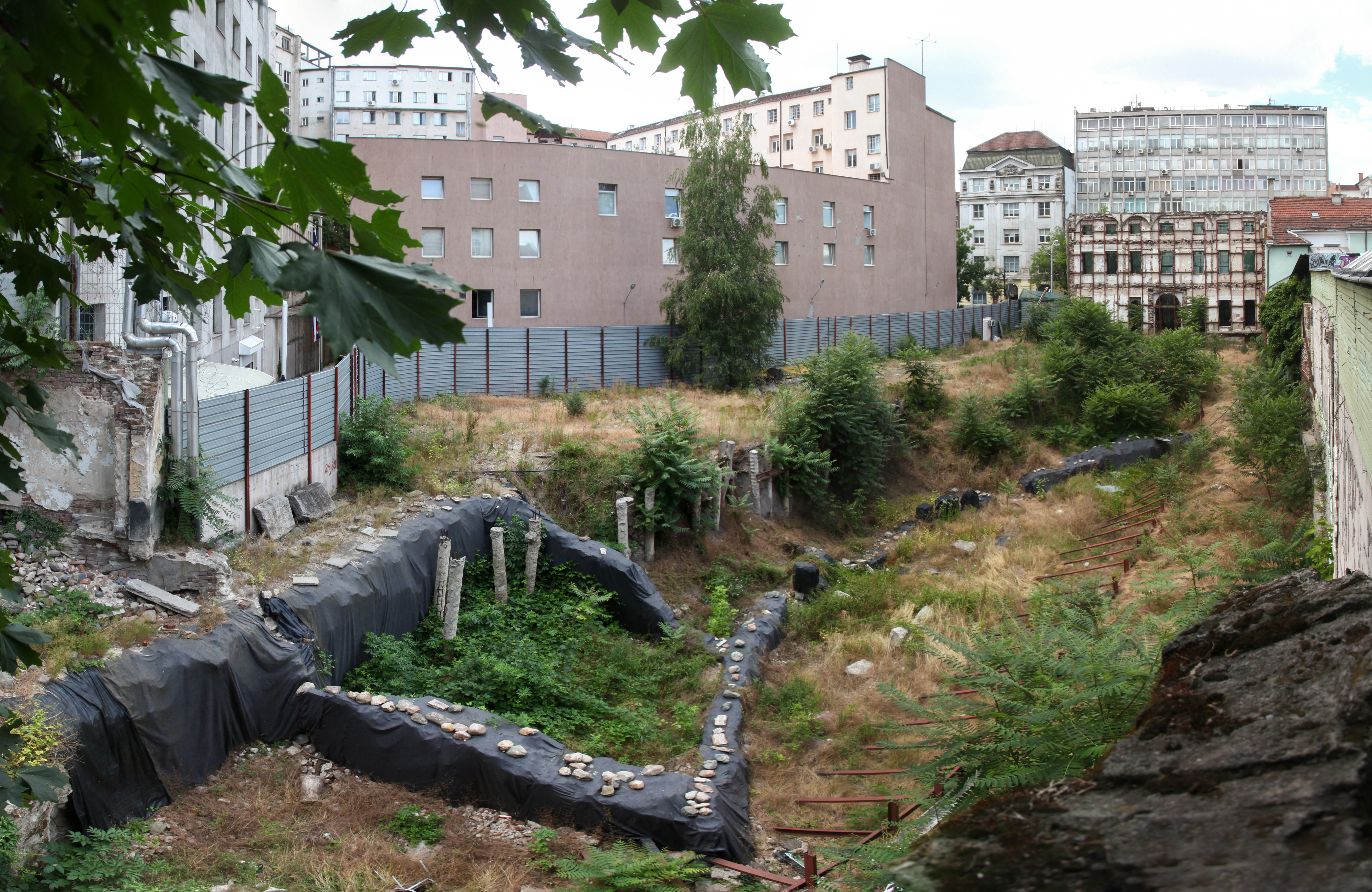 5165 терена и сгради са в списъка сред тях са