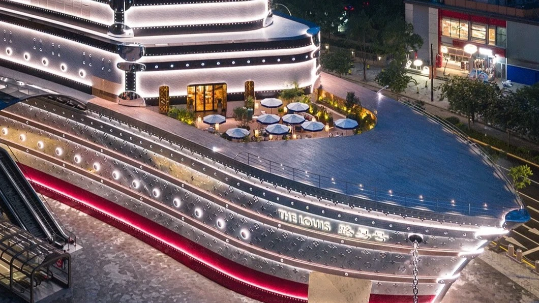 В Китай намаляват покупките на скъпи чантиПотребители насочват част от