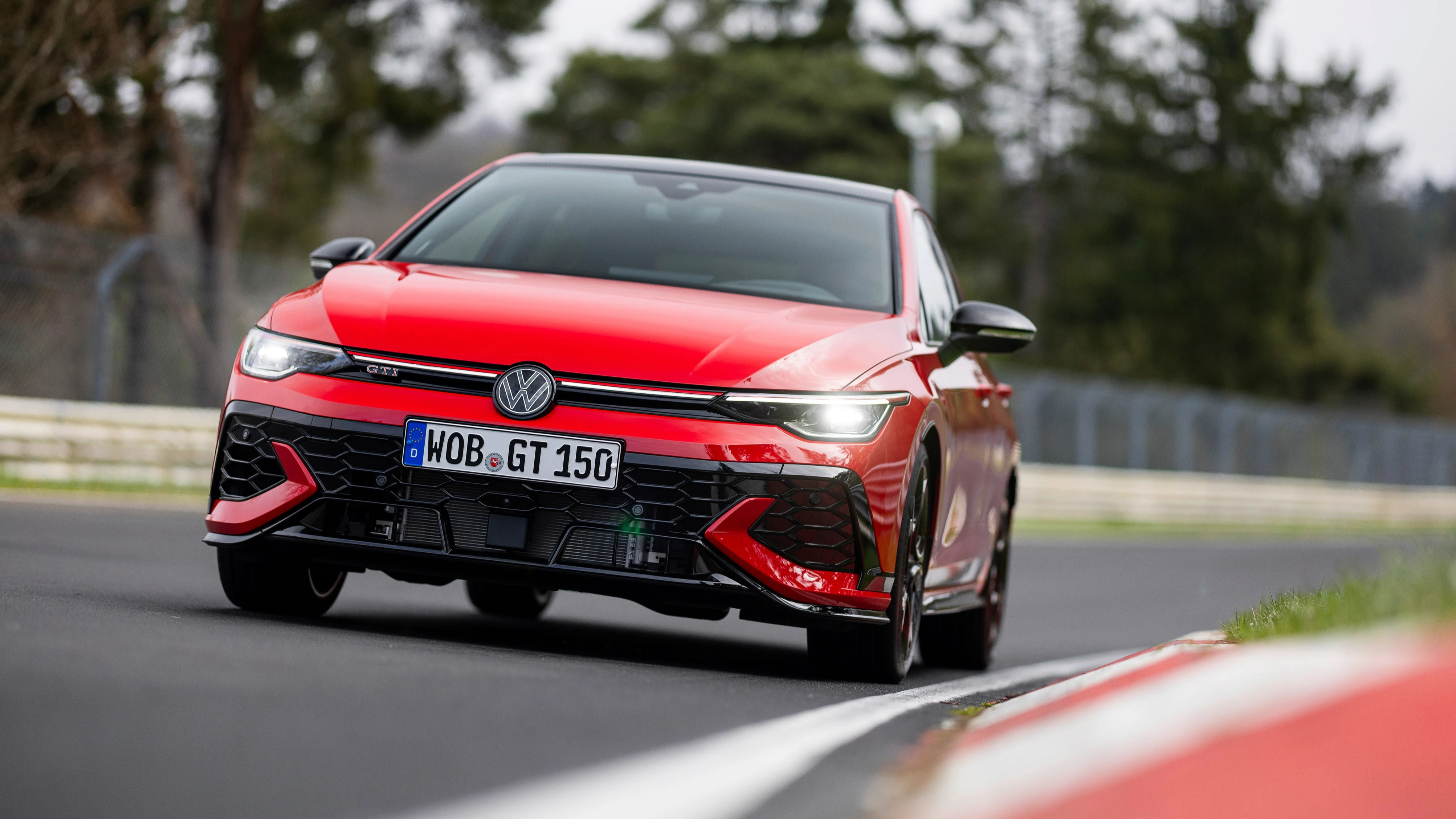 Юбилейно издание за 50 ия рожден ден на моделаСимвол на върхово