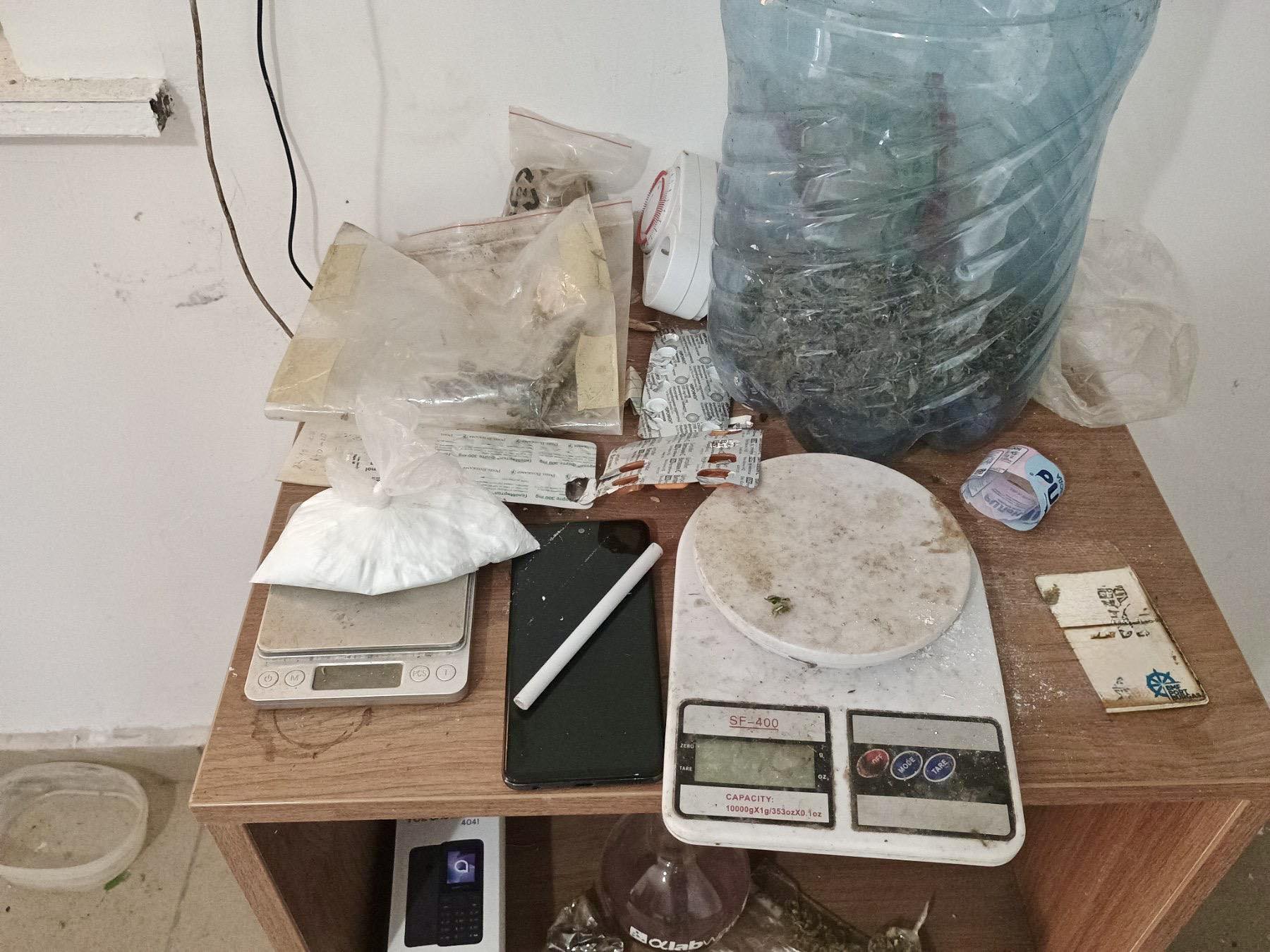 Двама са арестувани единият обявен за издирванеГДБОП проведе спецоперация срещу