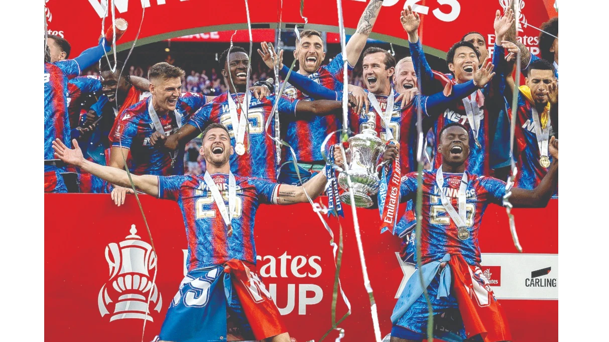 Феновете на лондонския Кристъл Палас скандираха УЕФА е мафия и