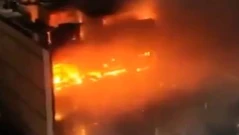 Близо 70 души загинаха при пожар в мол в Ирак (ВИДЕО)