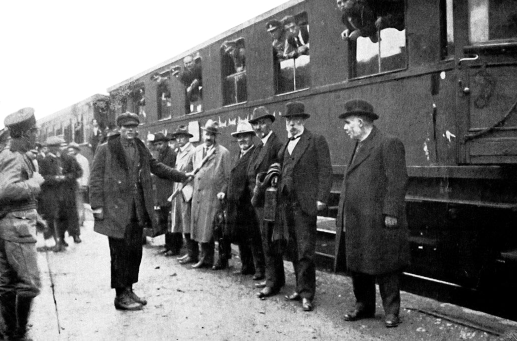 Корупция насилия и разврат при СтамболийскиДокументите са публикувани в дванадесет