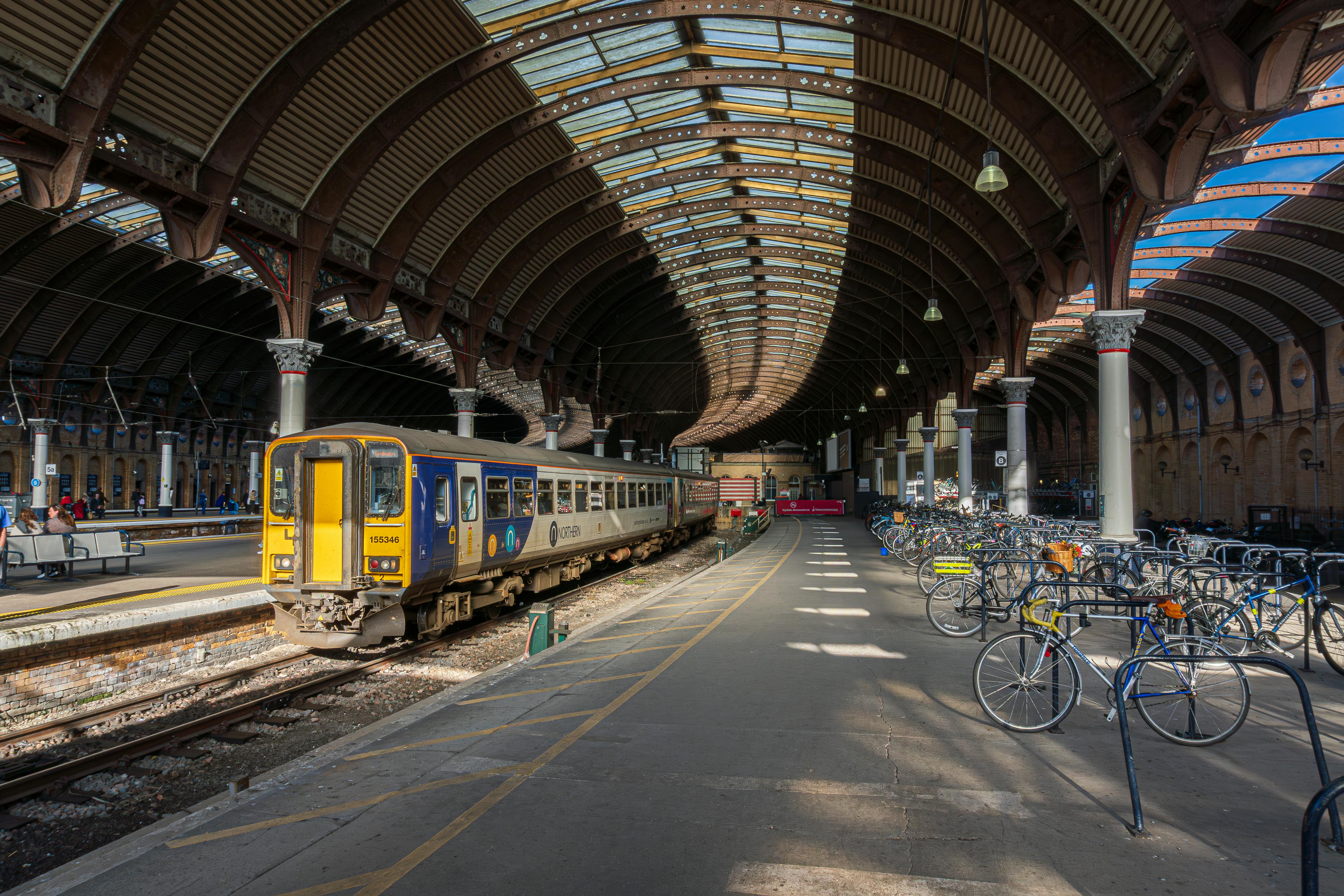 Държавният контрол позволява по добро планиранеКритиците предупреждават за политическа намесаБританското правителство