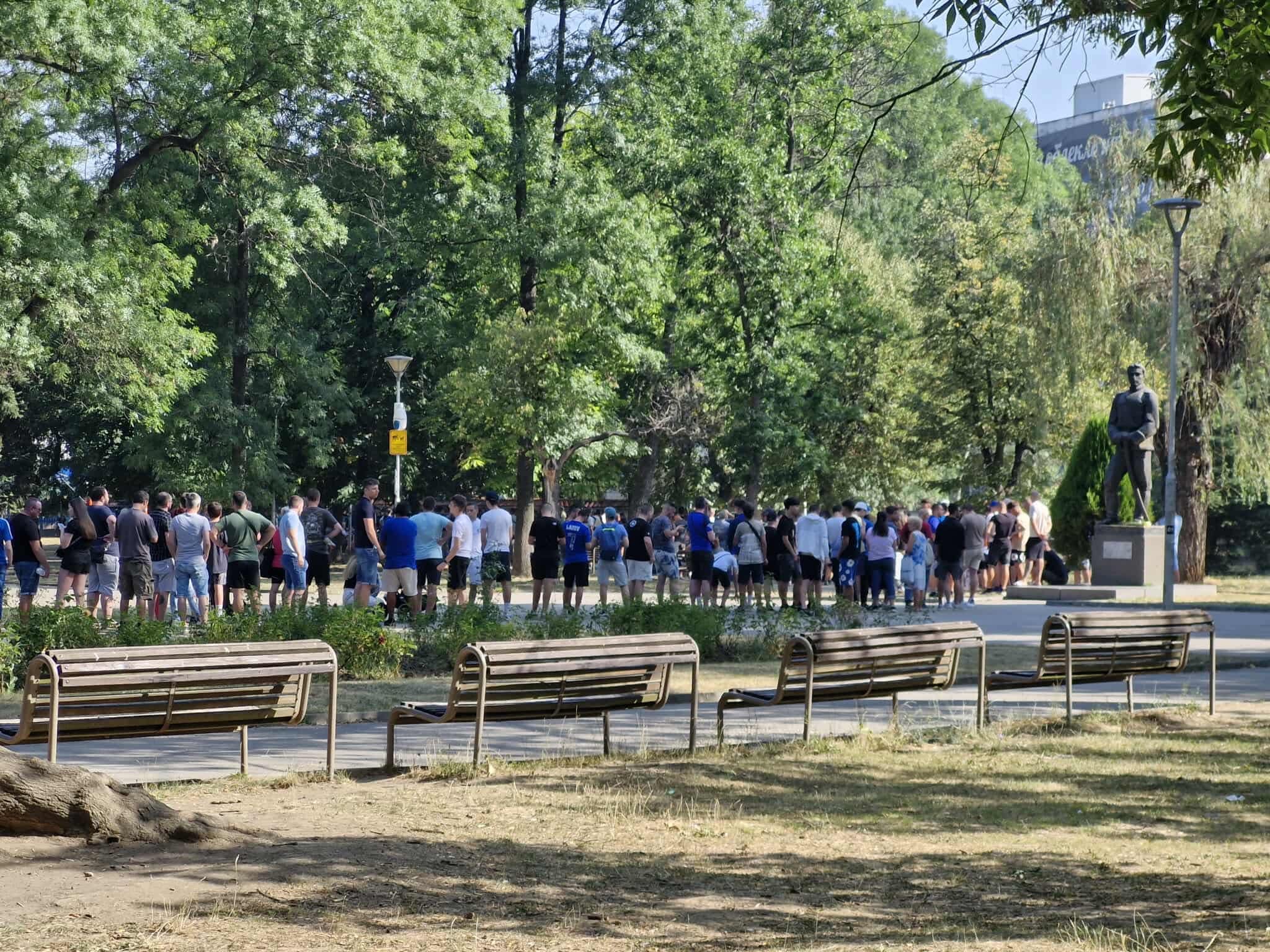 Среднощен лов за билети обхвана феновете на Левски за предстоящото