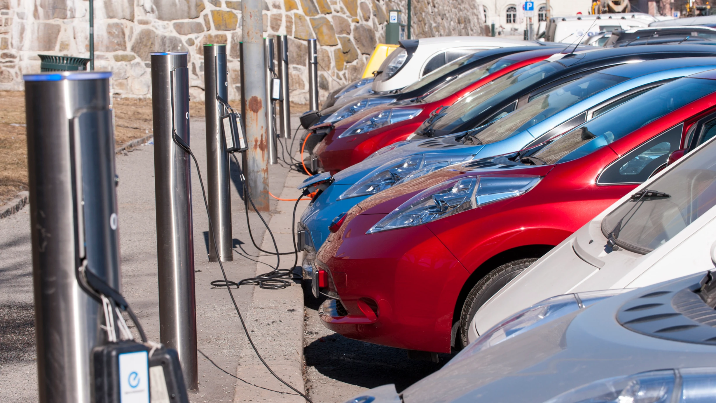 Европейската комисия подготвя поредната драстична намеса на автомобилния пазар с