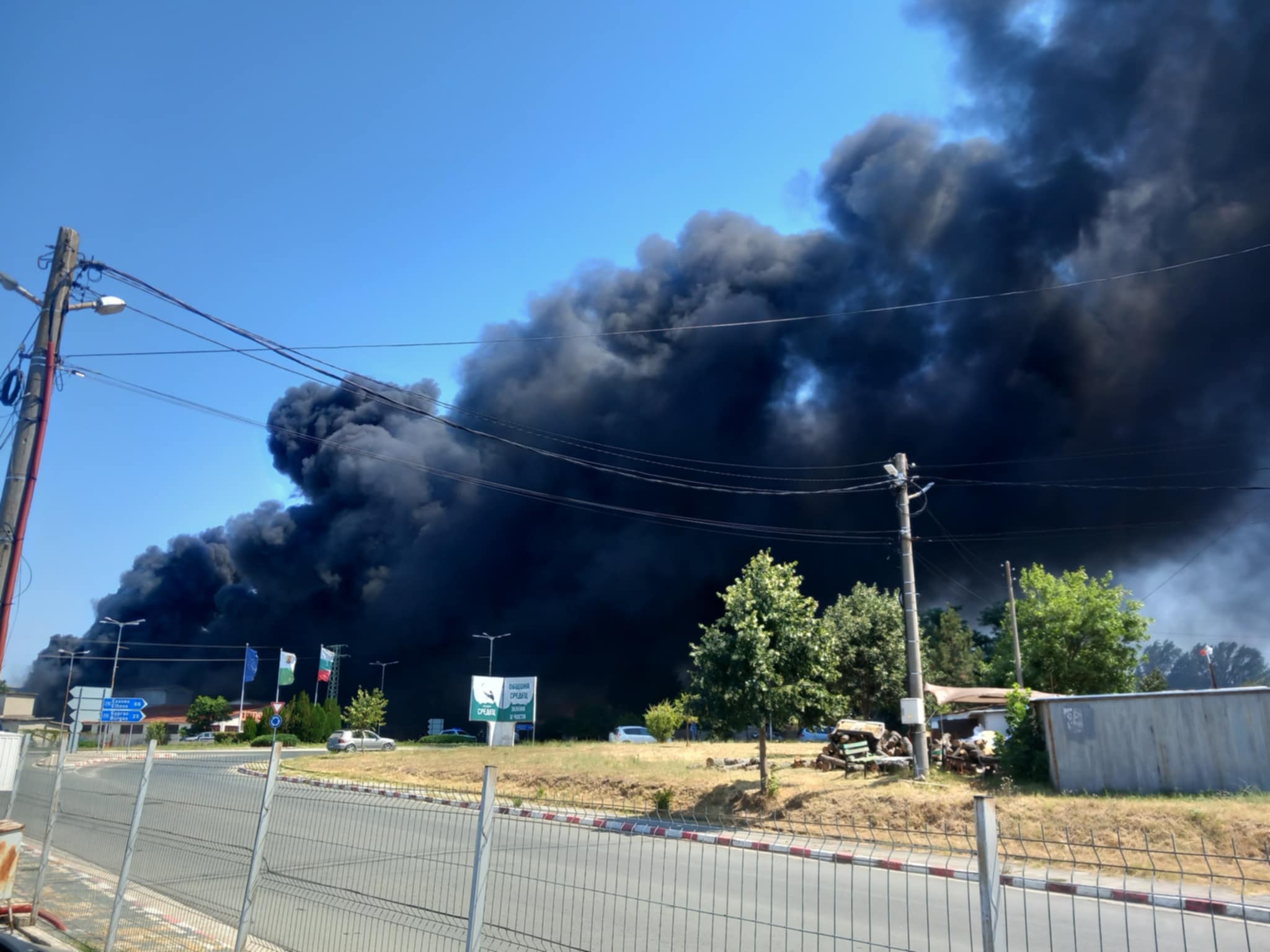 Задействаха системата BG ALERTГолям пожар избухна в град Средец По информация