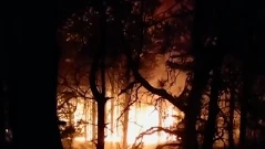 Голям пожар над село Илинденци, в гасенето се включи и военен хеликоптер