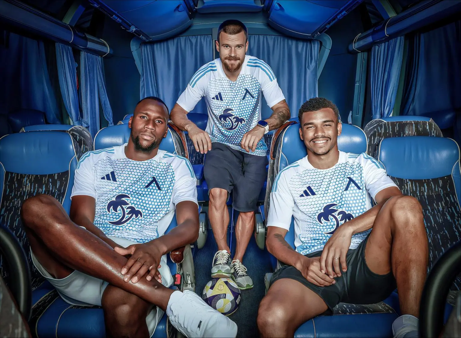 Левски представи втория екип с който ще играе през сезон