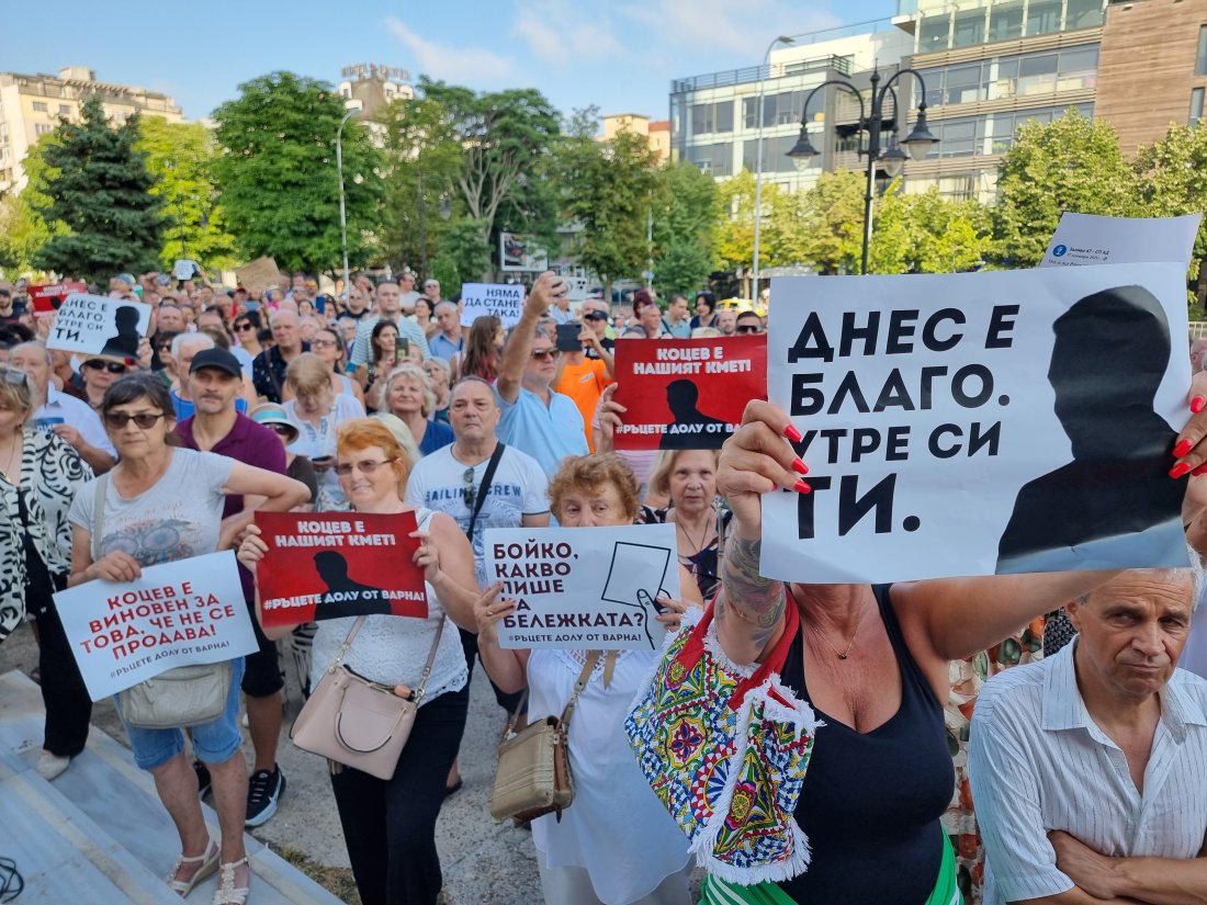 Тия от които се очакват решенията са просто статисти в