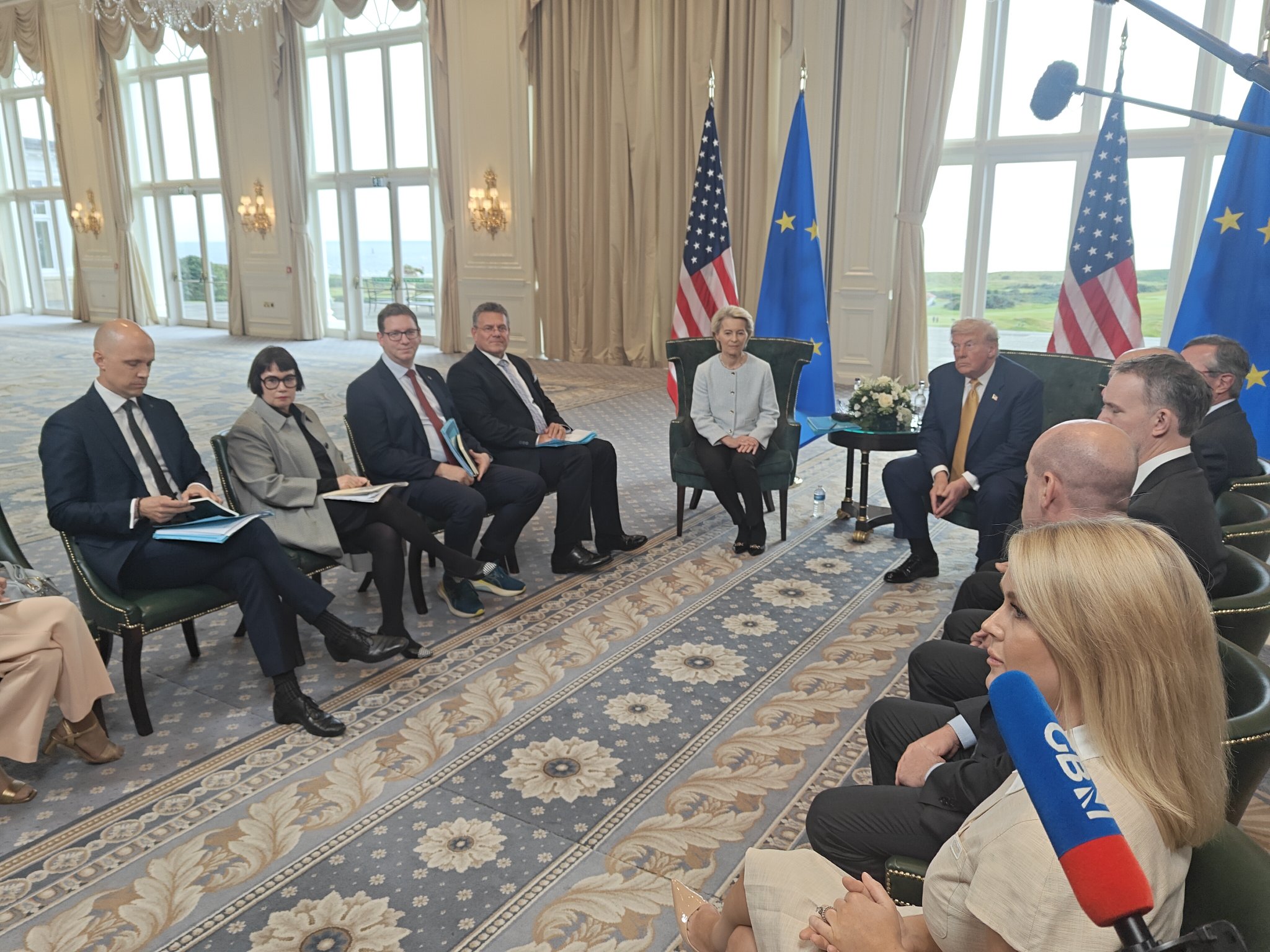 Урсула фон дер Лайен отиде в Шотландия да преговаря с